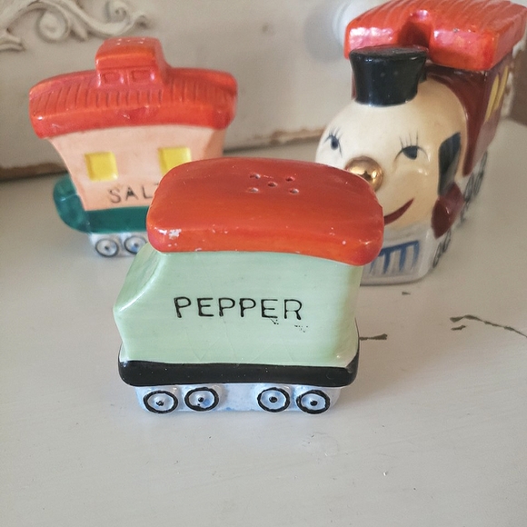 Vtg Train S&P Shakers - Picture 5 of 9